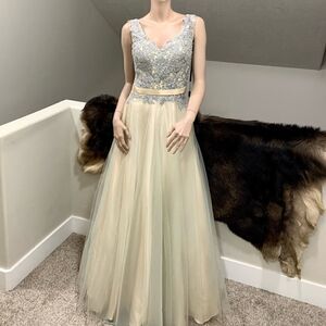 New Elegant Embroidered Floral Lace & Beads Tulle Dress with Shawl
